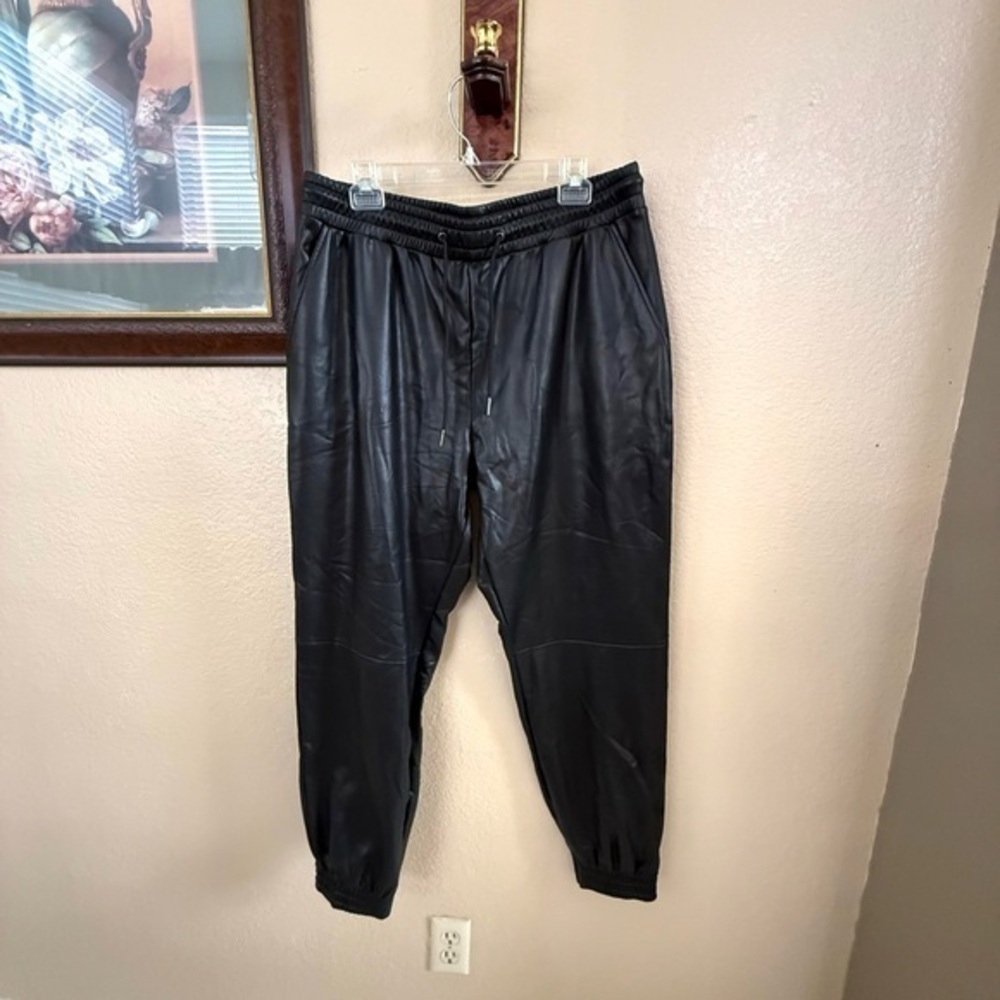 hue faux leather pants size X-Large